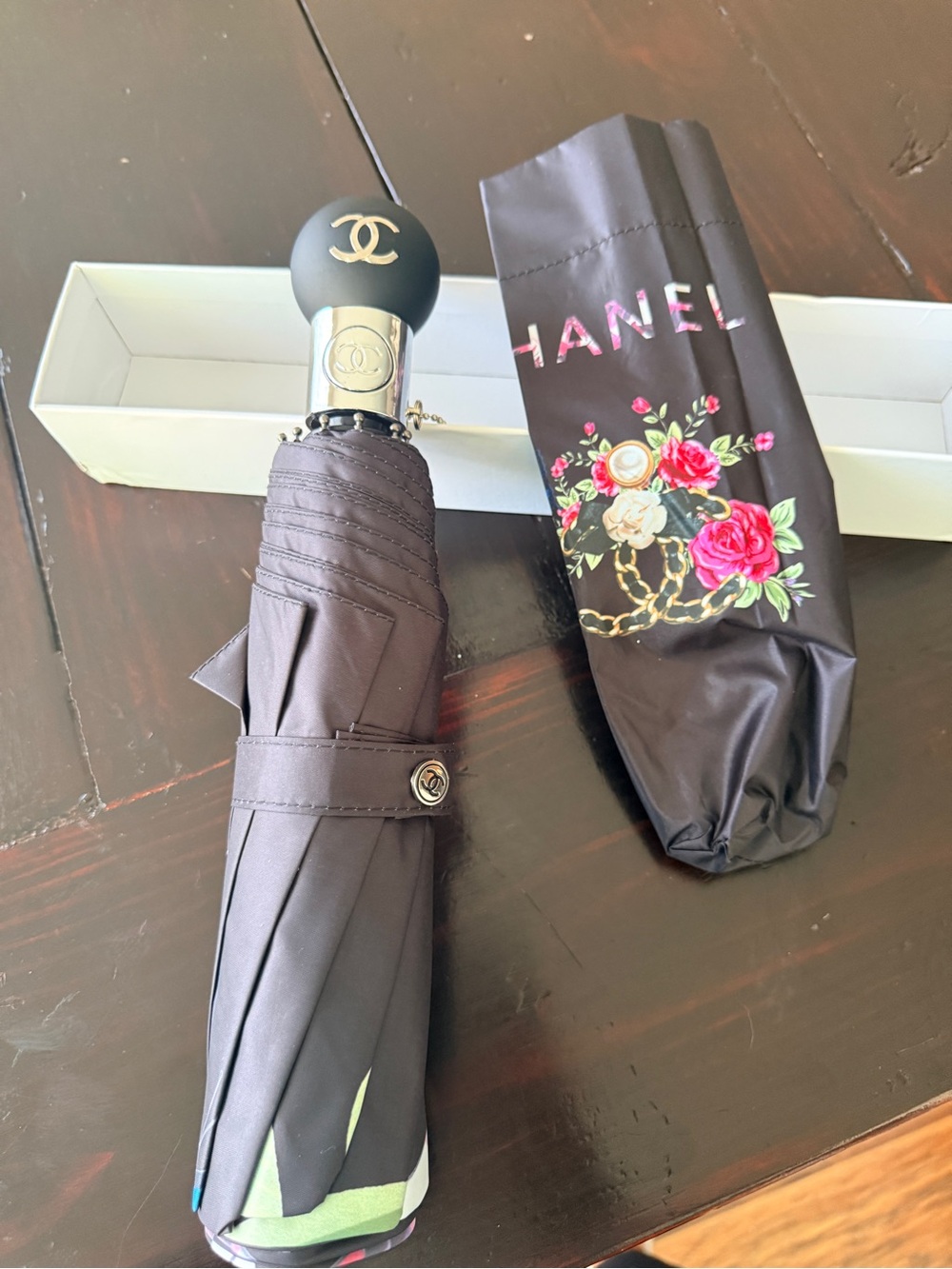 Chanel Floral Patterned NIB
CC luxe Umbrella - Black/pink. - Picture 3 of 9